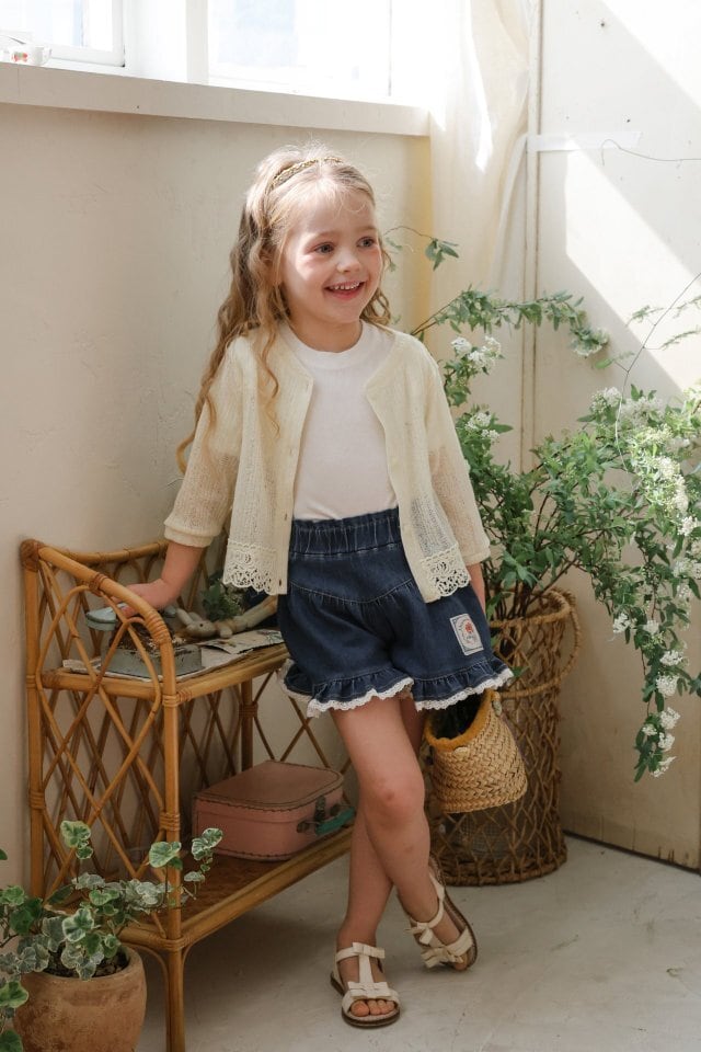 0774E040-9904-41B4-A158-C76A401A5479