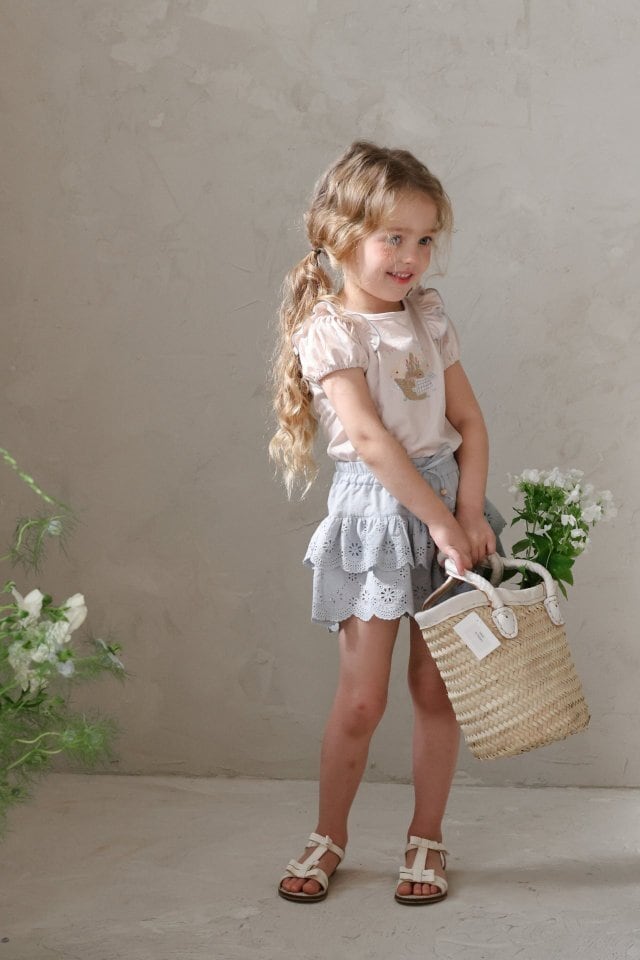 E22FC208-1BF3-4D17-80F7-08E784D738D6