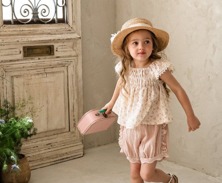 EC33F7C5-EB19-4E10-88C5-D8C46AEB4C43