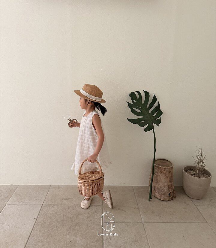 B628A02B-1D02-41F5-95CF-FD524B5C21AA