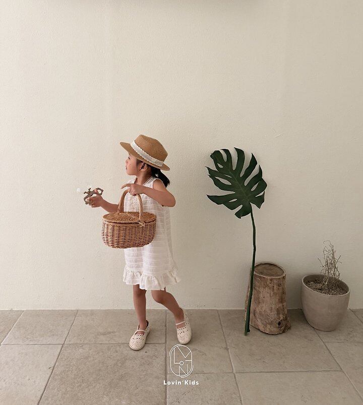 5D154326-090B-49F8-991A-BC69334D76E9