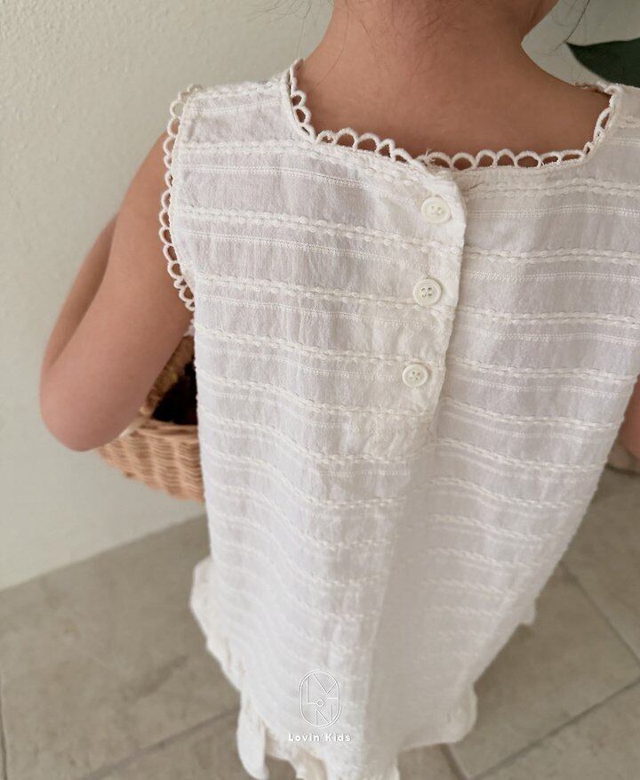 AEC2A238-0453-4D6B-B088-B001085D1531