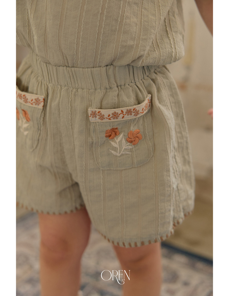 EB10A195-DF5B-41E7-A504-D923D833F601_1_105_c