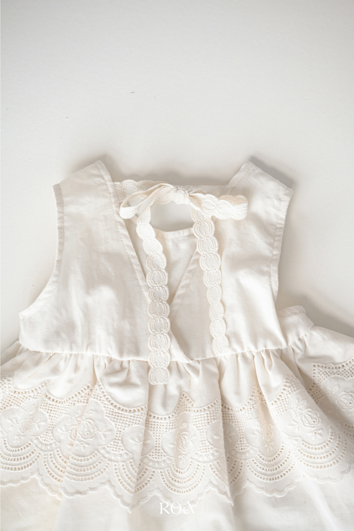 90942890-1EF2-4734-9B02-7447DAA49979_1_105_c