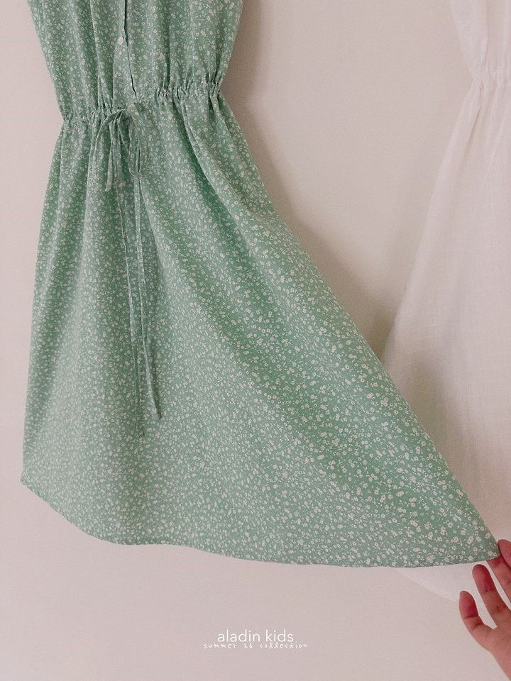 7E771894-DD3A-40D7-A2E1-1AEA2D77CF76