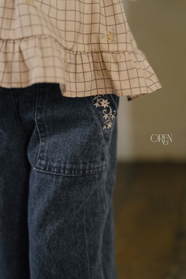 C57569DB-C70F-4661-B13C-CB9BF5B1EB9A