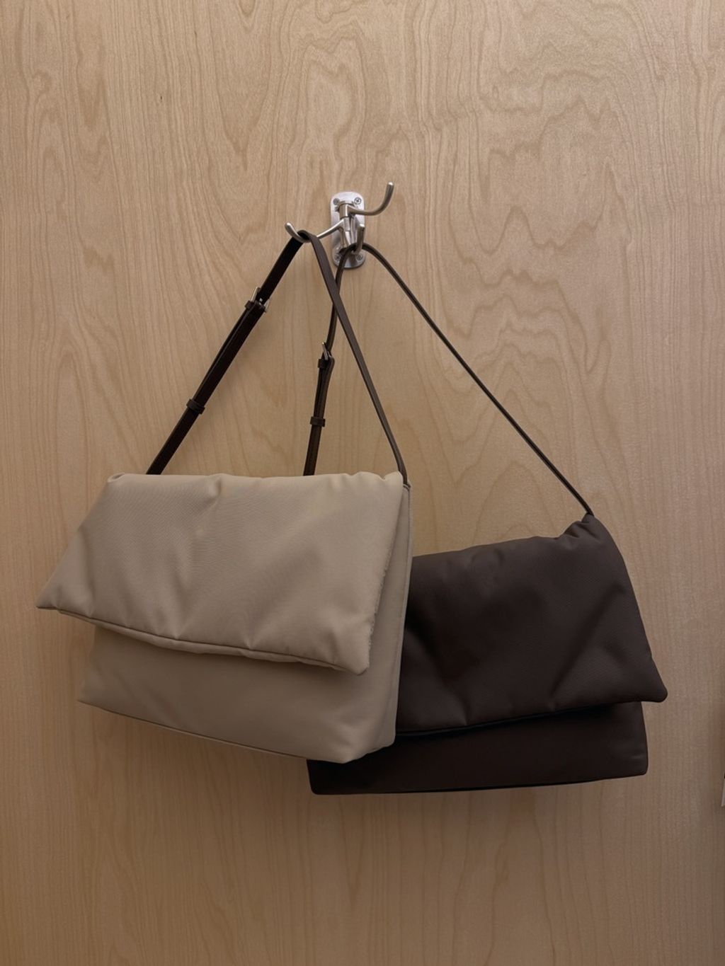 F3B14B2B-53A4-46A4-BCF1-D7AB8678BF5D_1_105_c