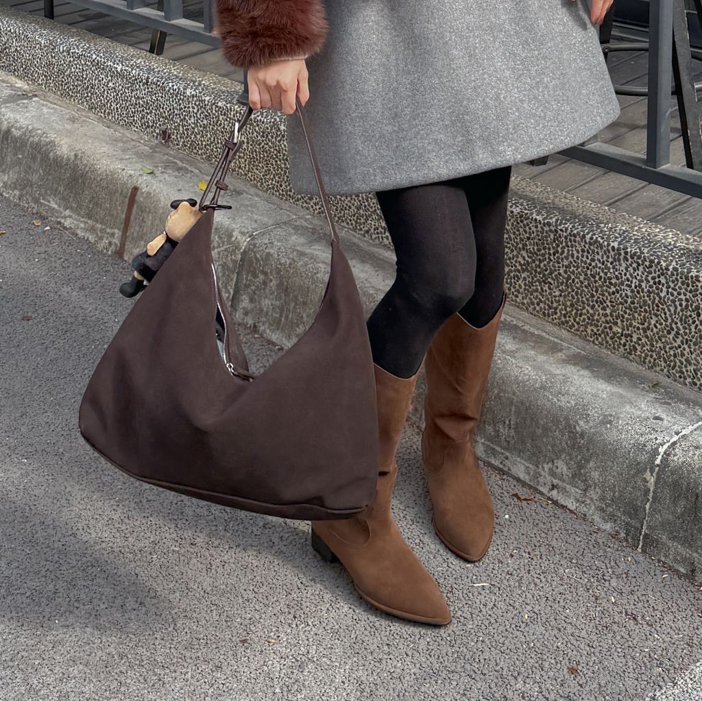 7B0B070D-2622-4E81-B1B8-FB10B323BD46