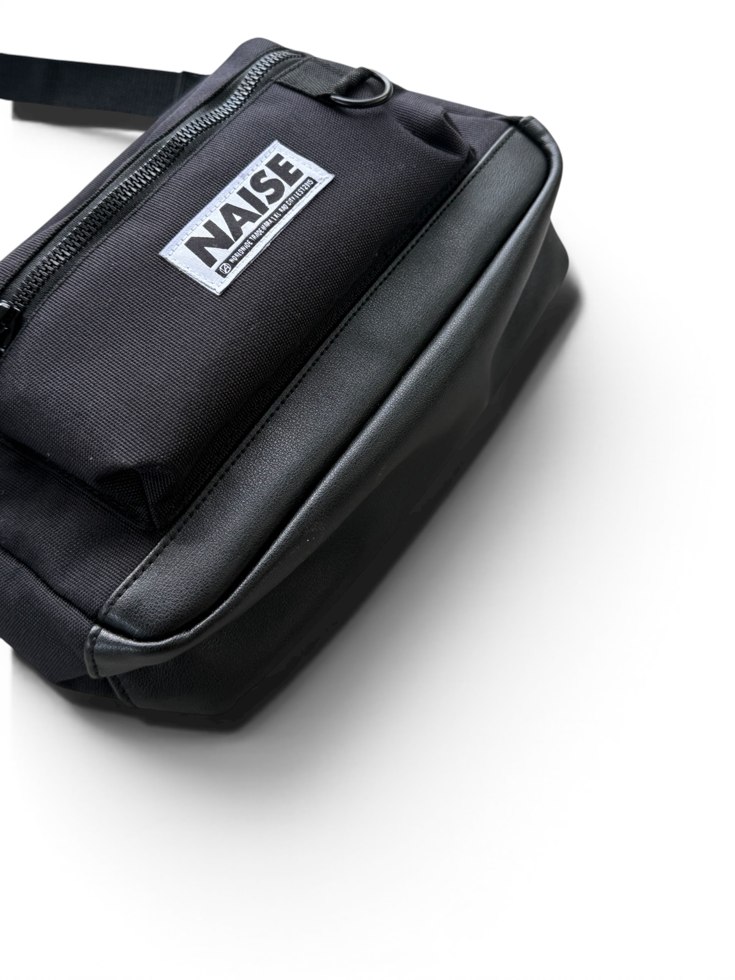 CLIQUE SLING BAG BLACK 3
