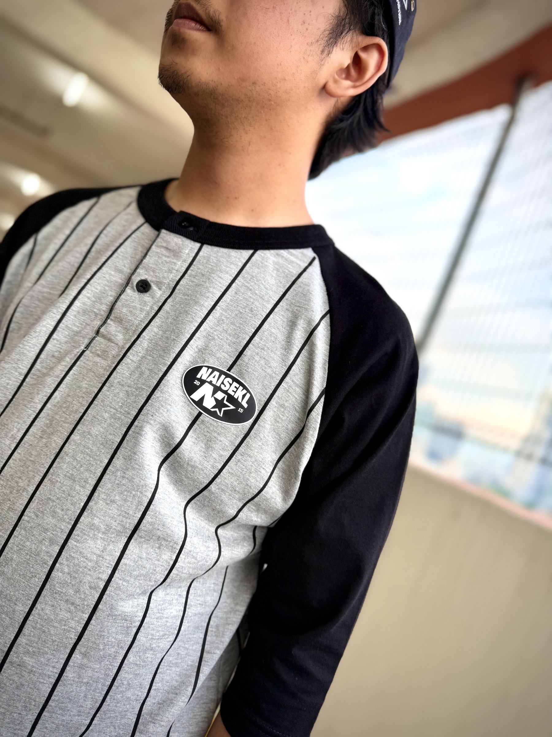 STAR N RAGLAN BLACK GREY 2