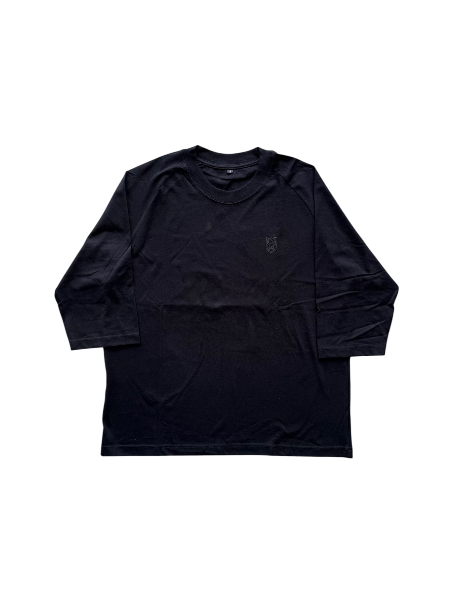 BASIC RAGLAN BLACK ON BLACK 1