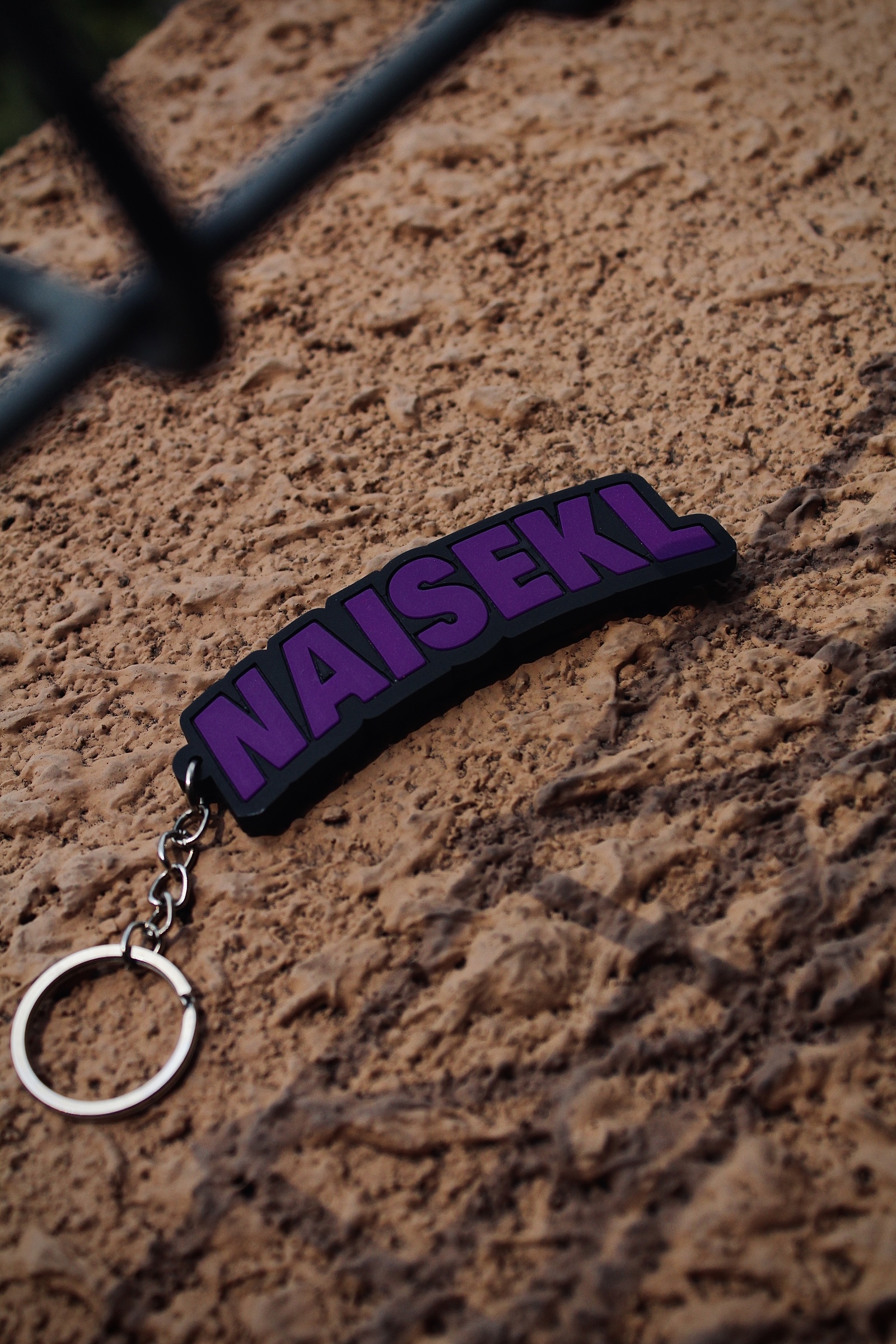 KEYCHAIN CURVE DARK PURPLE 2