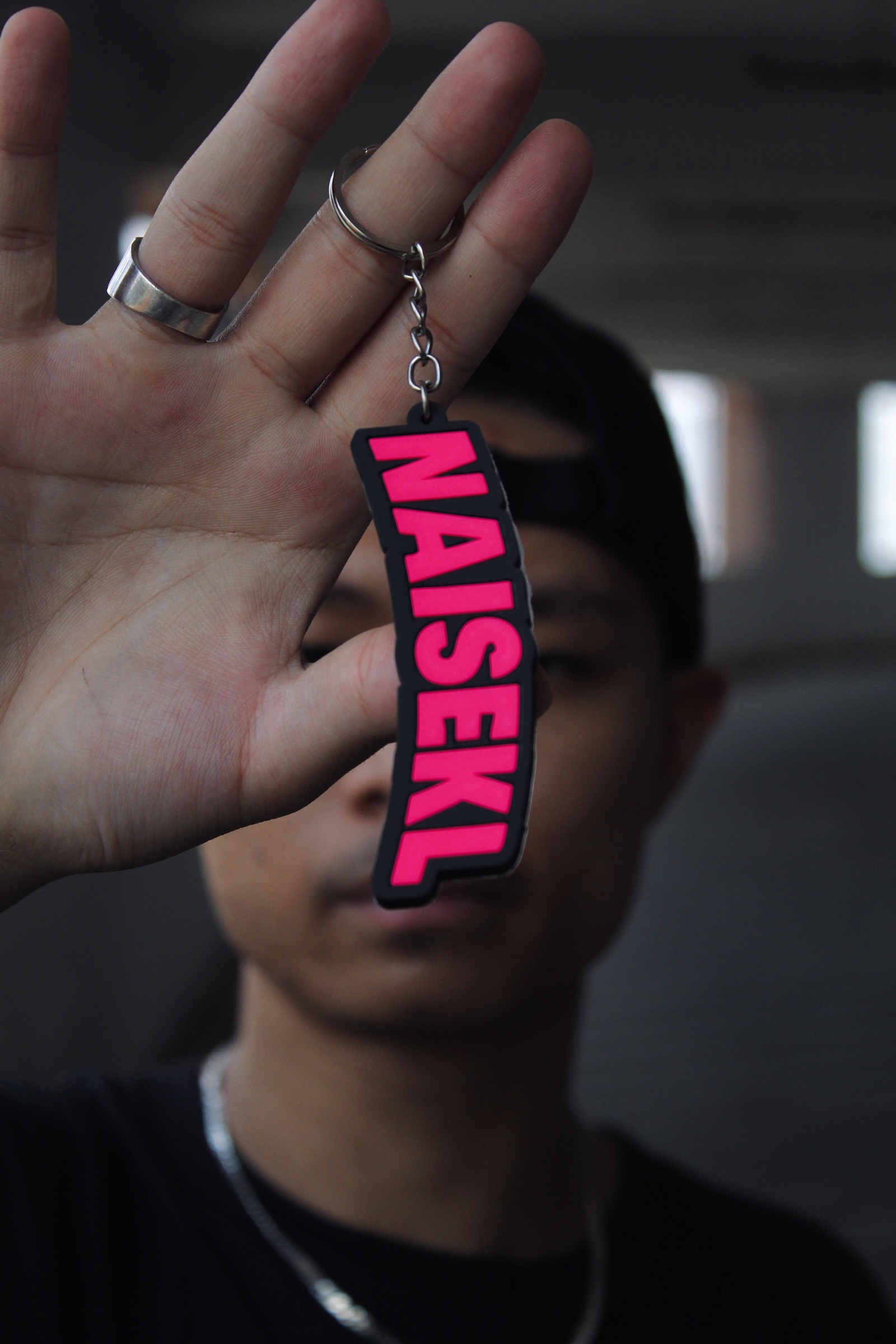 KEYCHAIN CURVE PINK BLACK 1