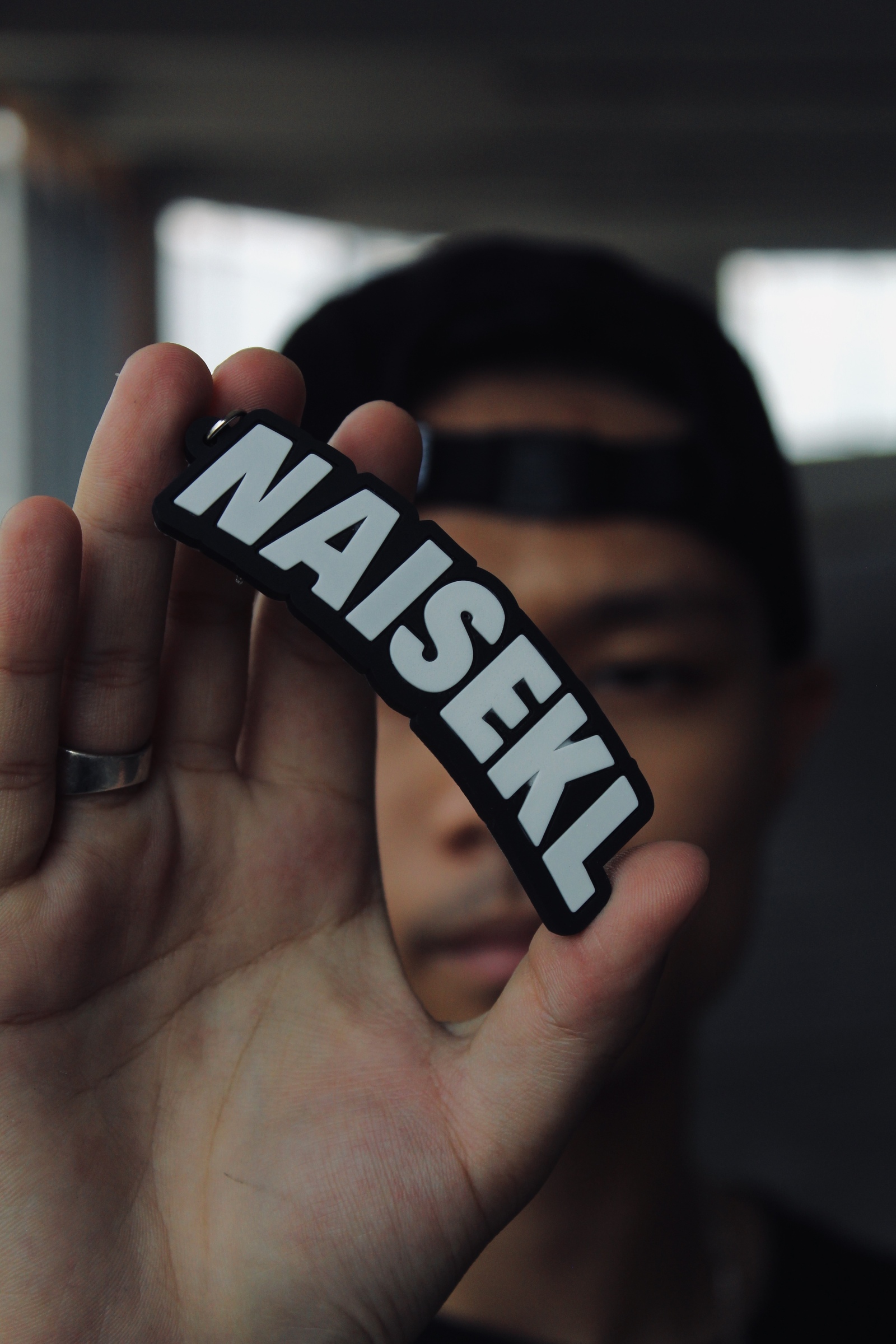 KEYCHAIN CURVE BLACK WHITE 1