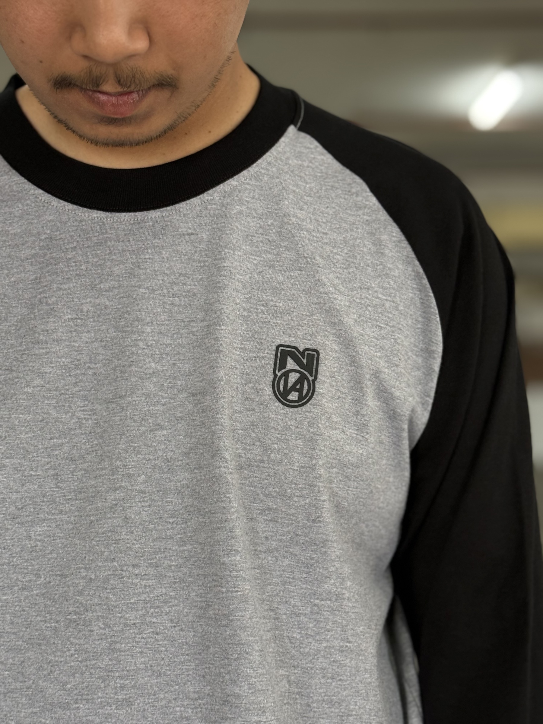 BASIC RAGLAN BLACK GREY 2