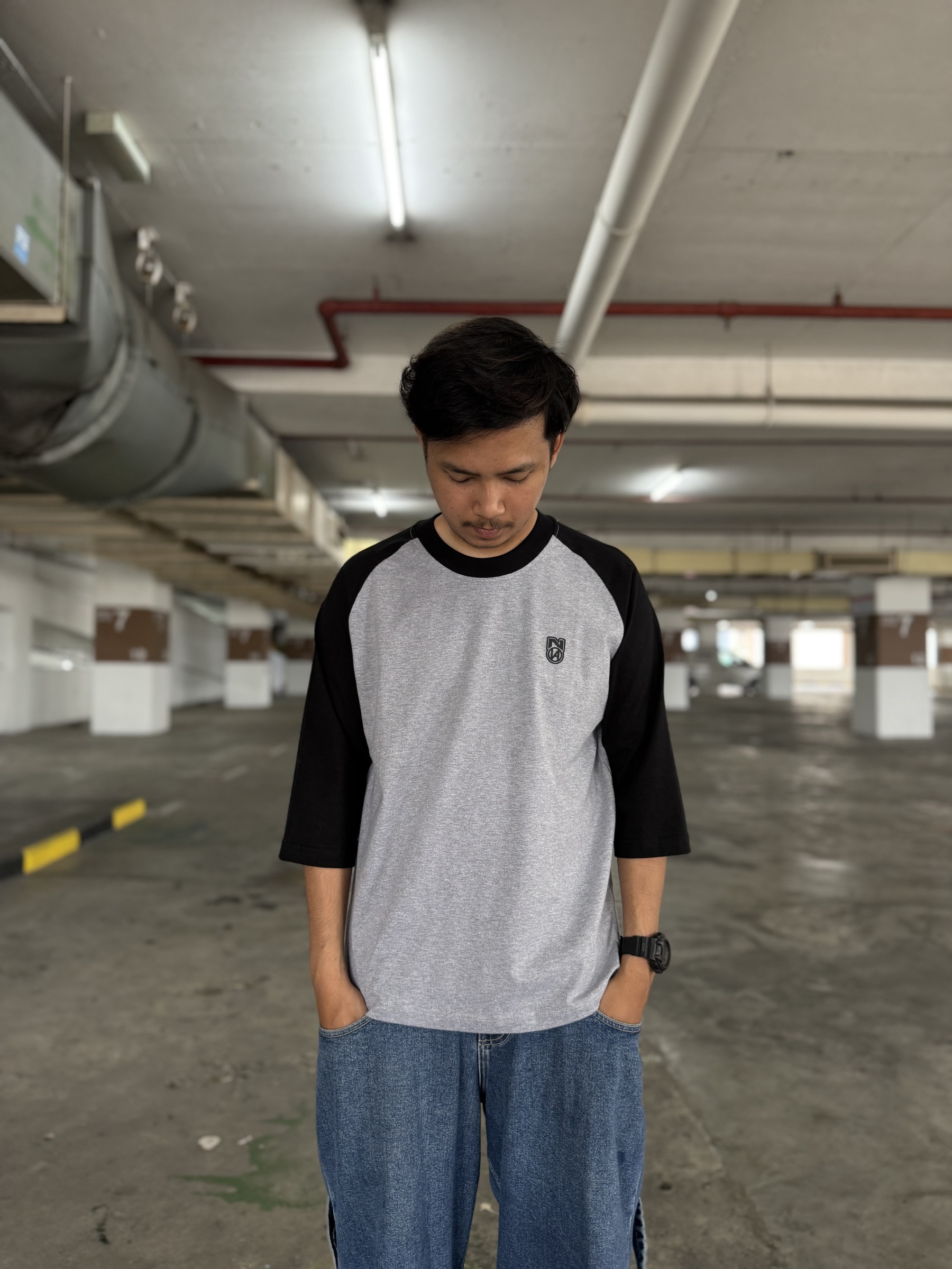 BASIC RAGLAN BLACK GREY 1