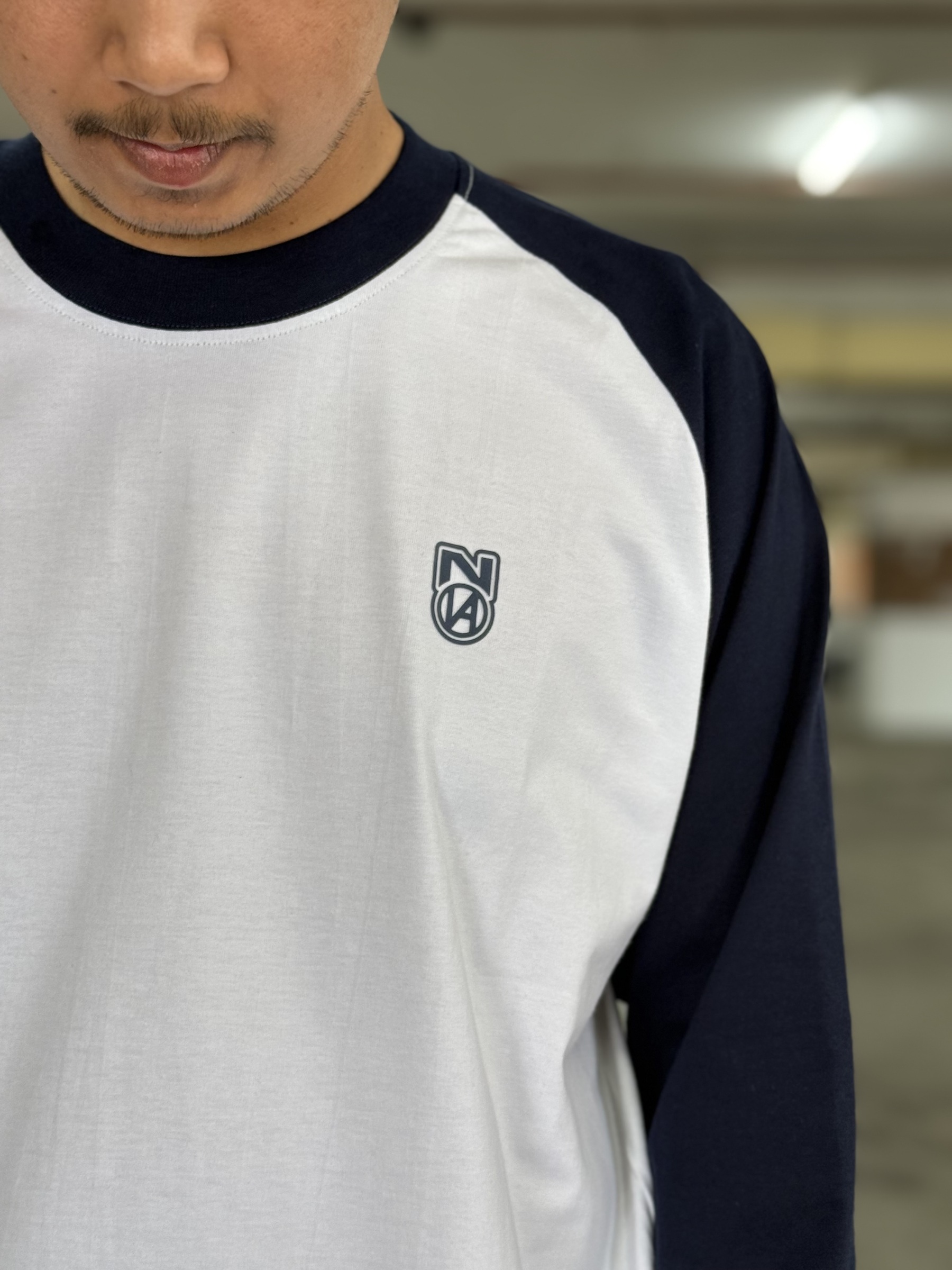 BASIC RAGLAN WHITE NAVY BLUE 2