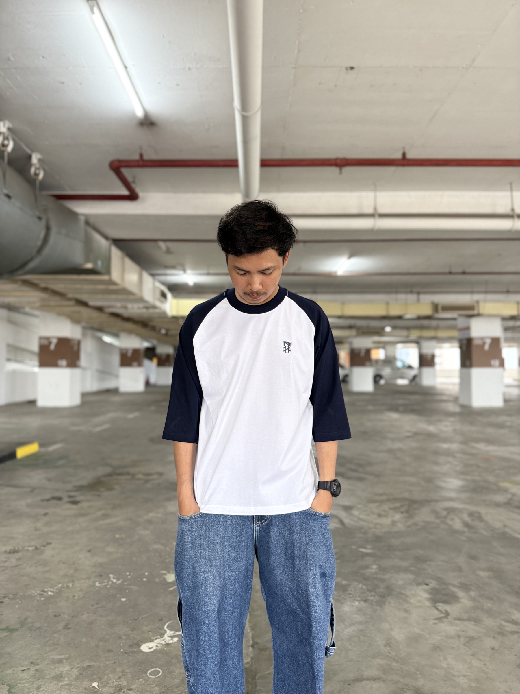 BASIC RAGLAN WHITE NAVY BLUE 1