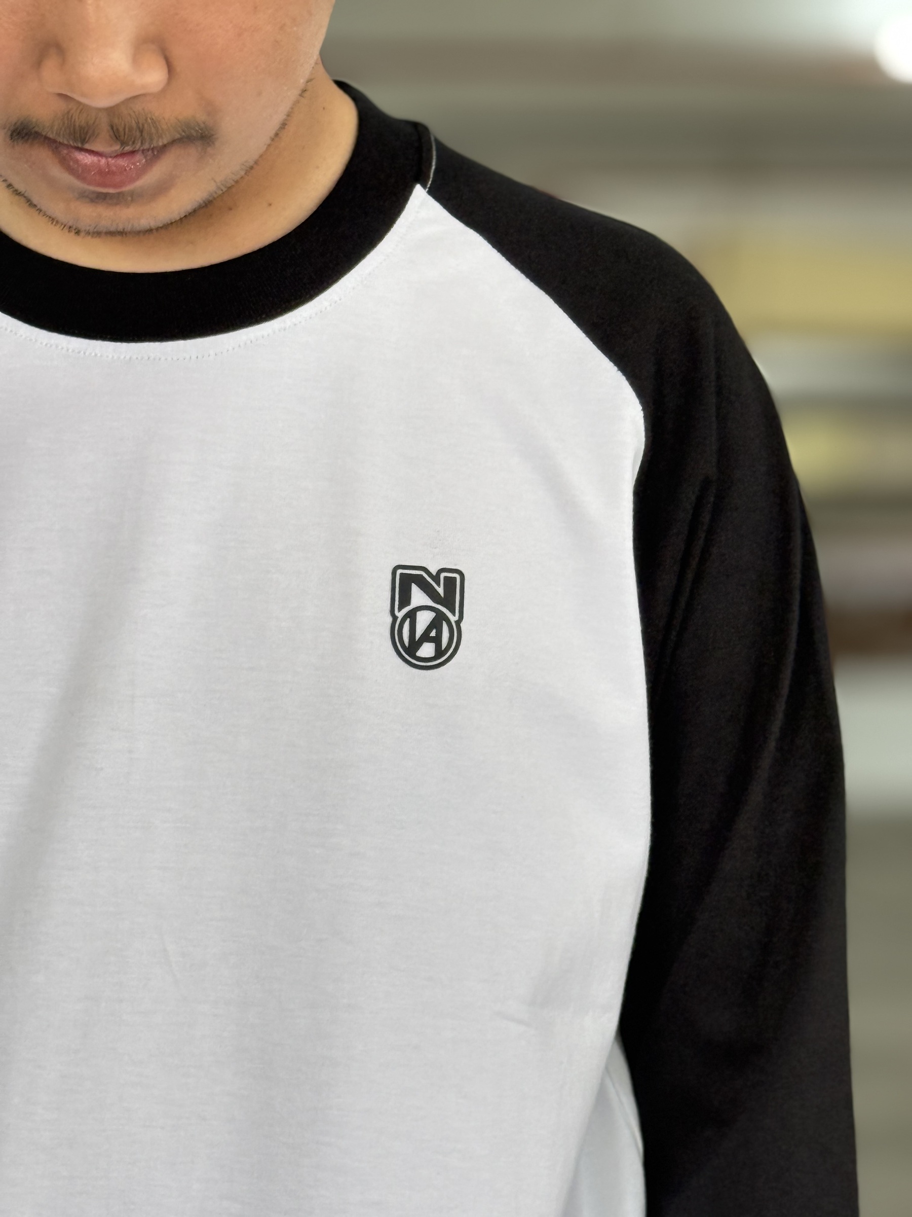 BASIC RAGLAN LONGSLEEVE BLACK WHITE 2