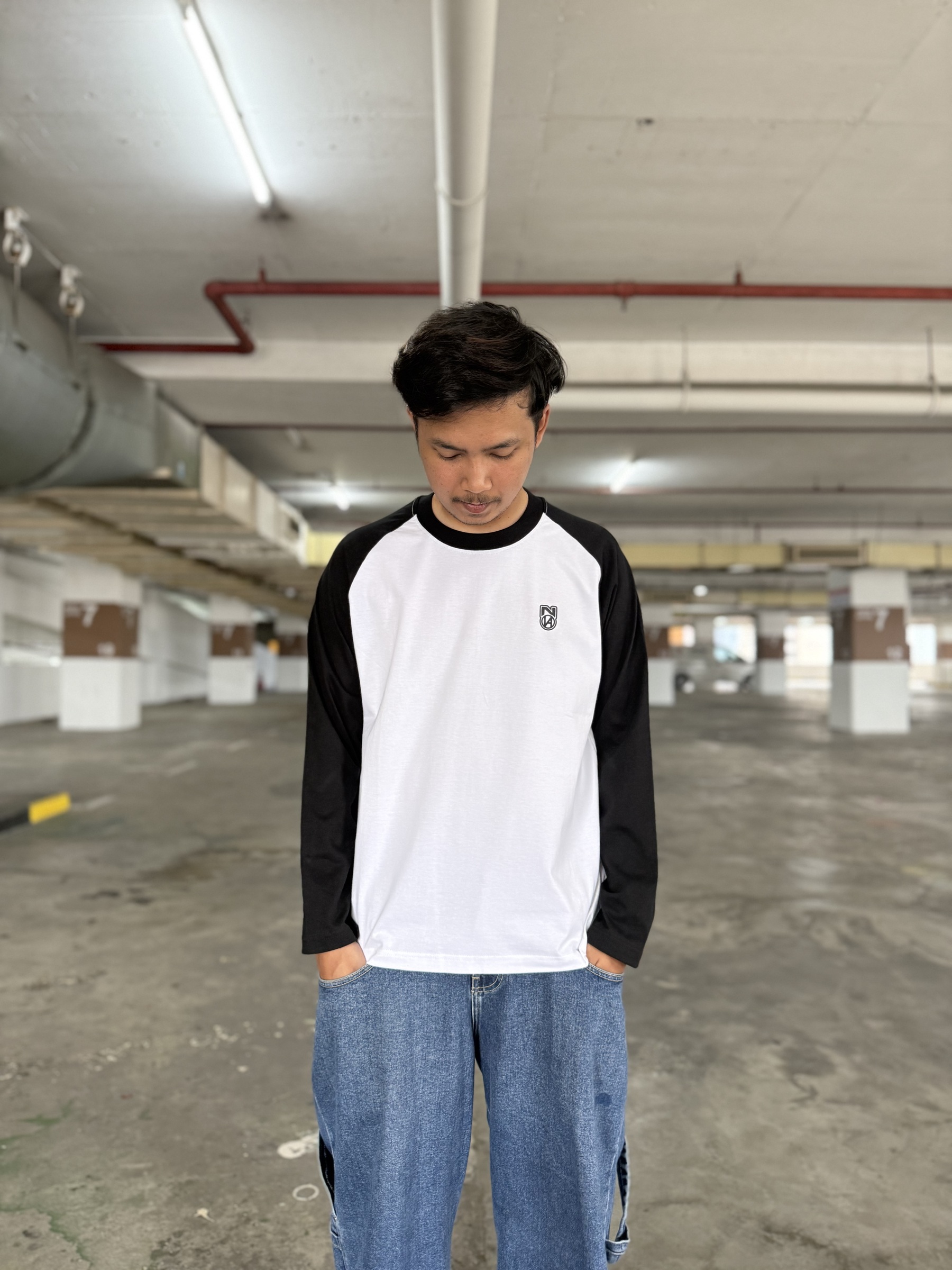 BASIC RAGLAN LONGSLEEVE BLACK WHITE 1