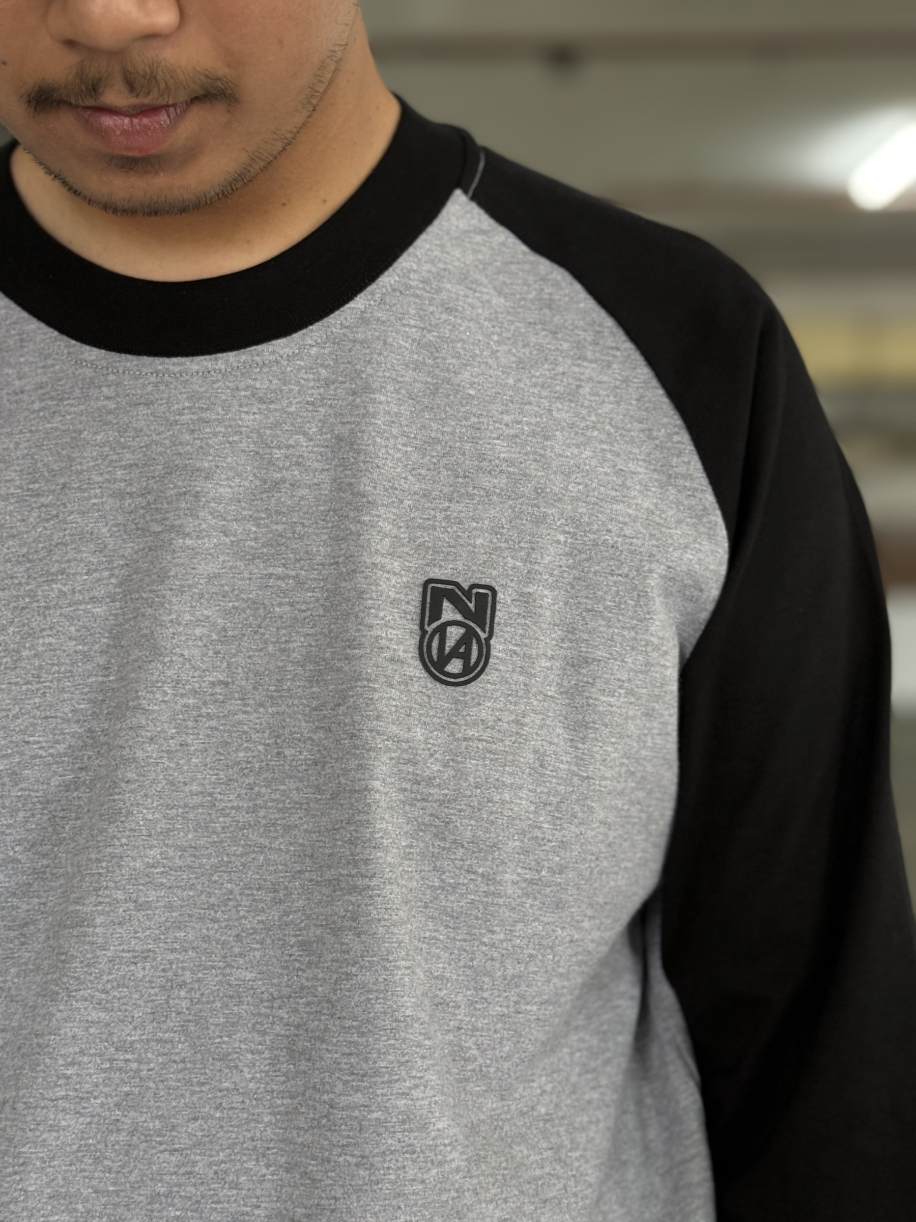BASIC RAGLAN LONGSLEEVE BLACK GREY 2