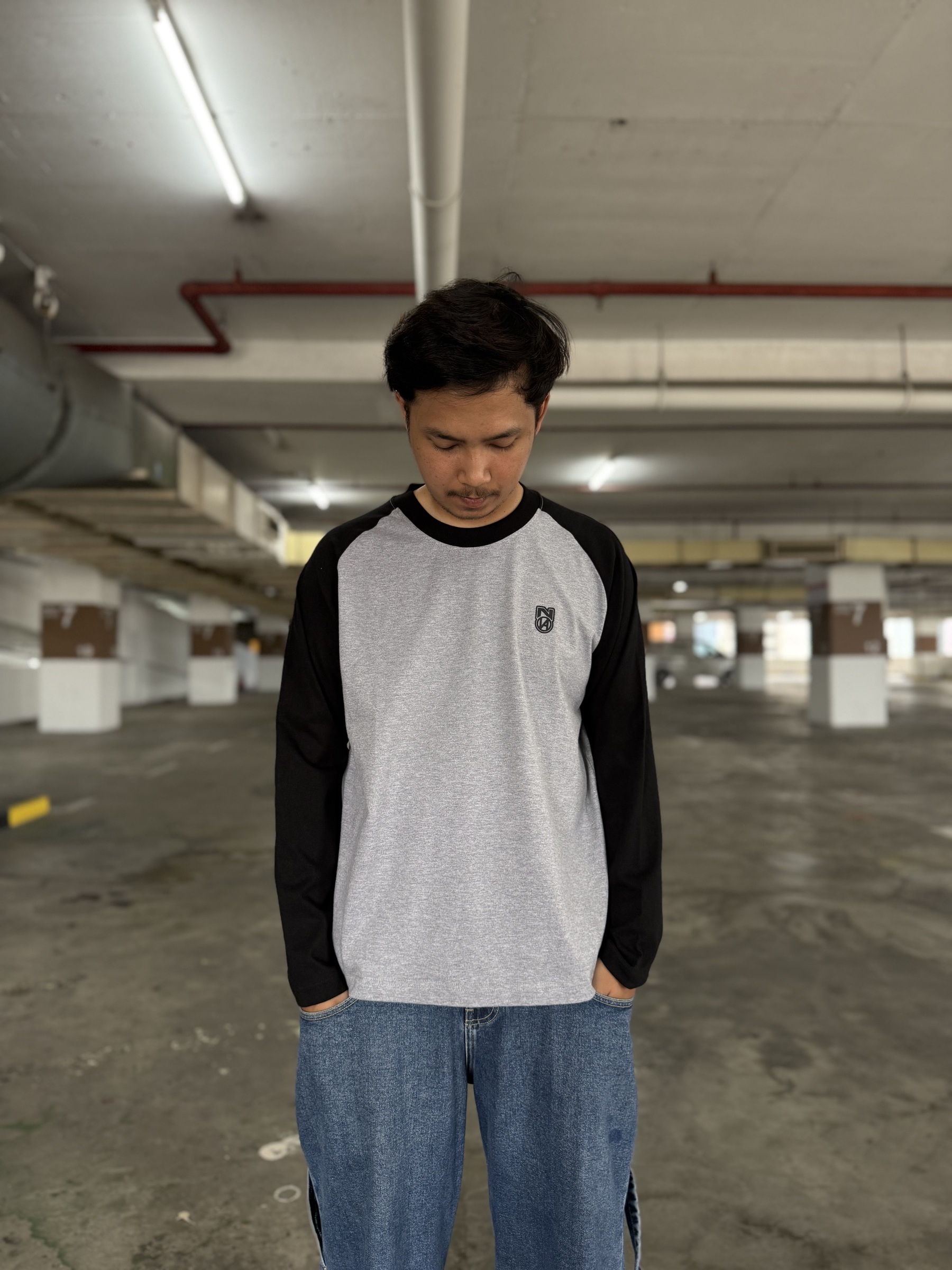 BASIC RAGLAN LONGSLEEVE BLACK GREY 1