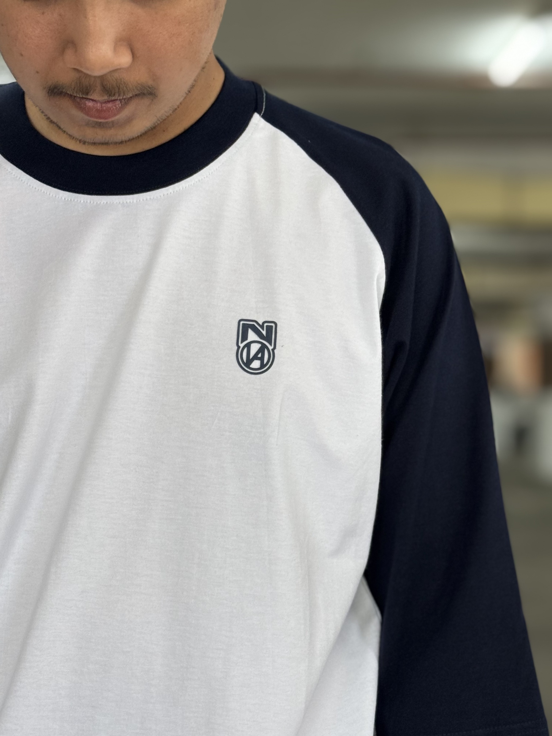 BASIC RAGLAN LONGSLEEVE WHITE NAVY BLUE 3
