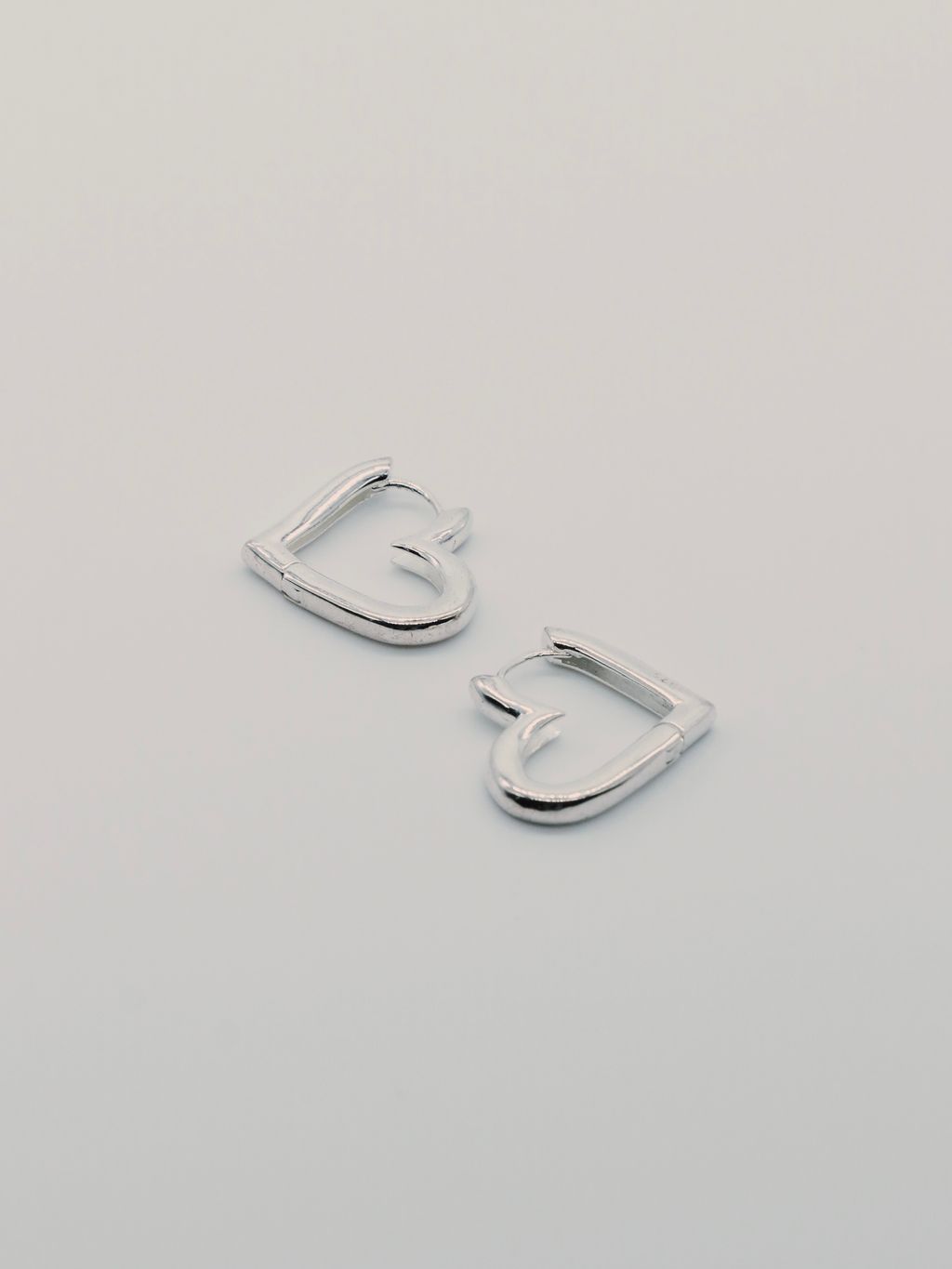 FDD19559-42AD-4C6E-BCF9-B7CCF2C1A5F7