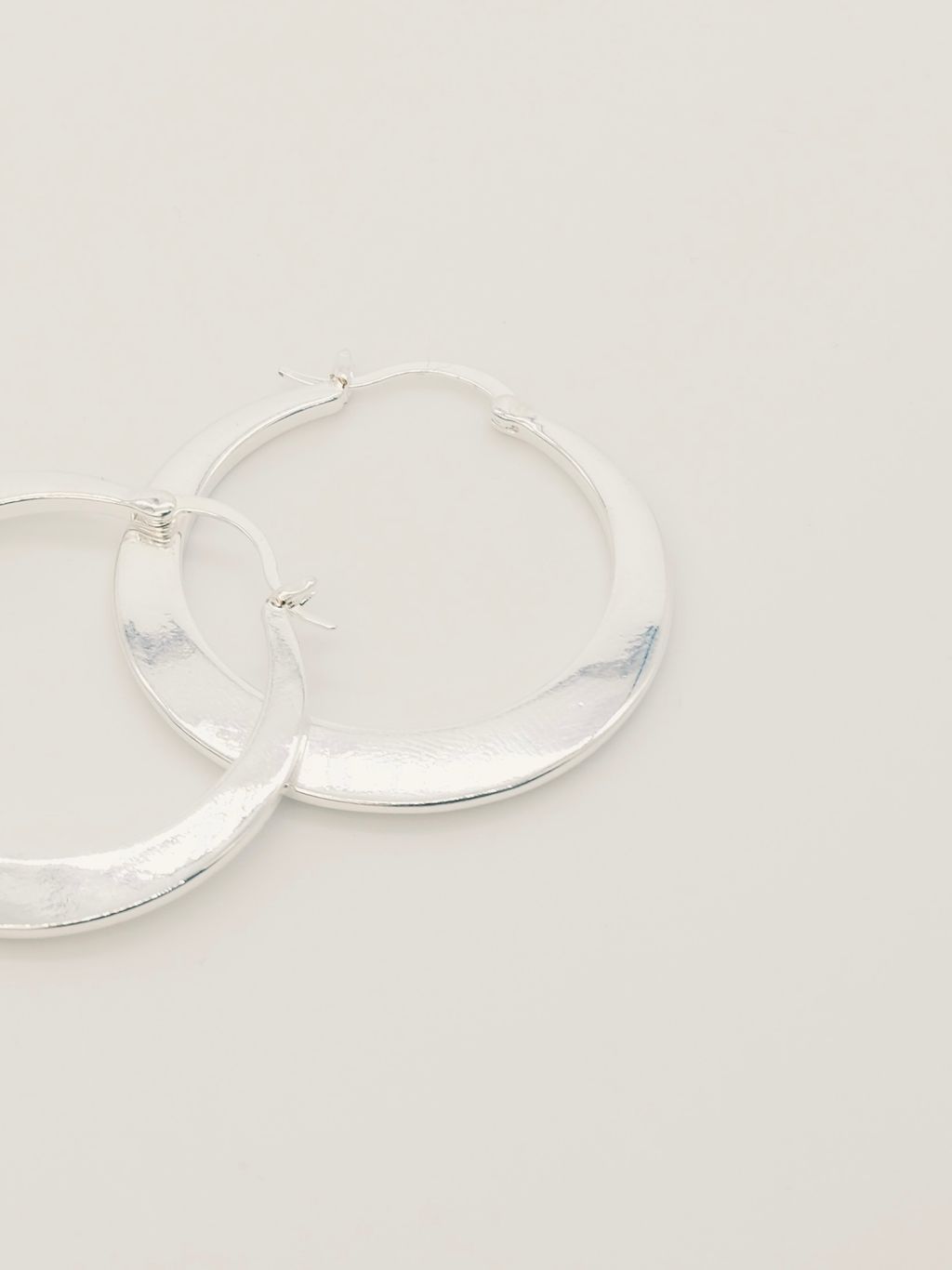 CDE4DEF2-D9D6-4C8E-9846-1156890299F3