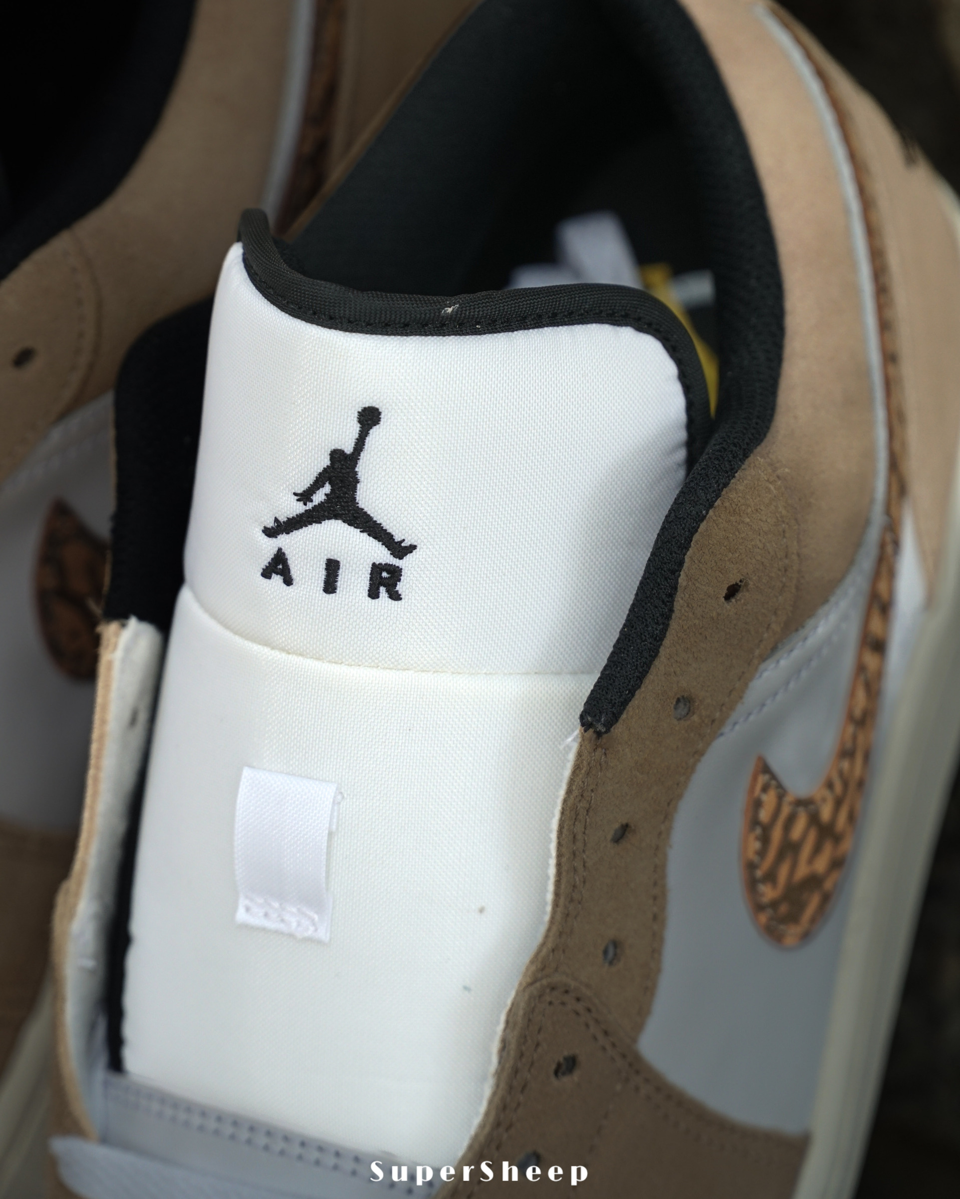 Air Jordan 1 Low SE 