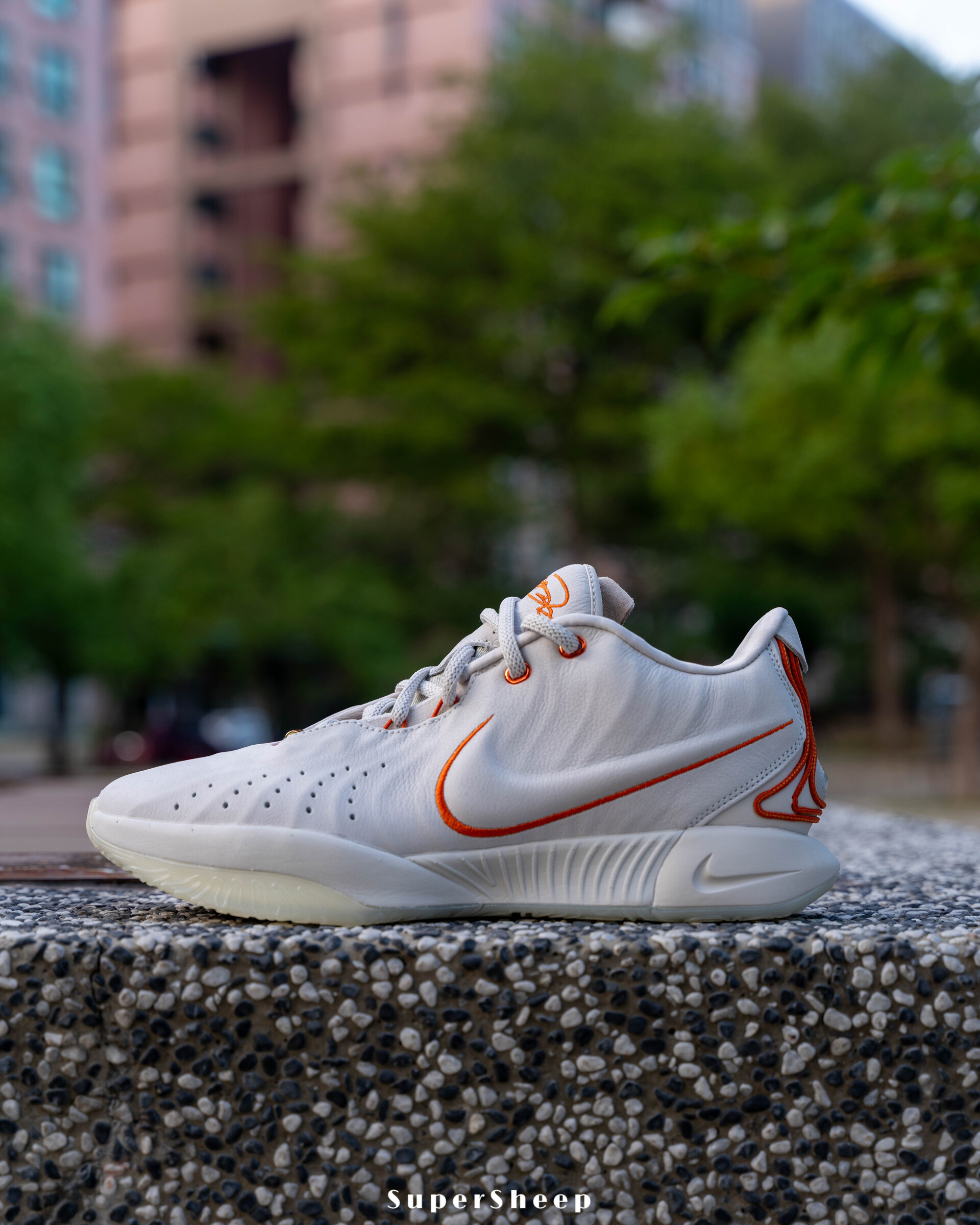 Nike Zoom LeBron XXI EP Akoya 實戰籃球鞋男款米橘FV2346-001