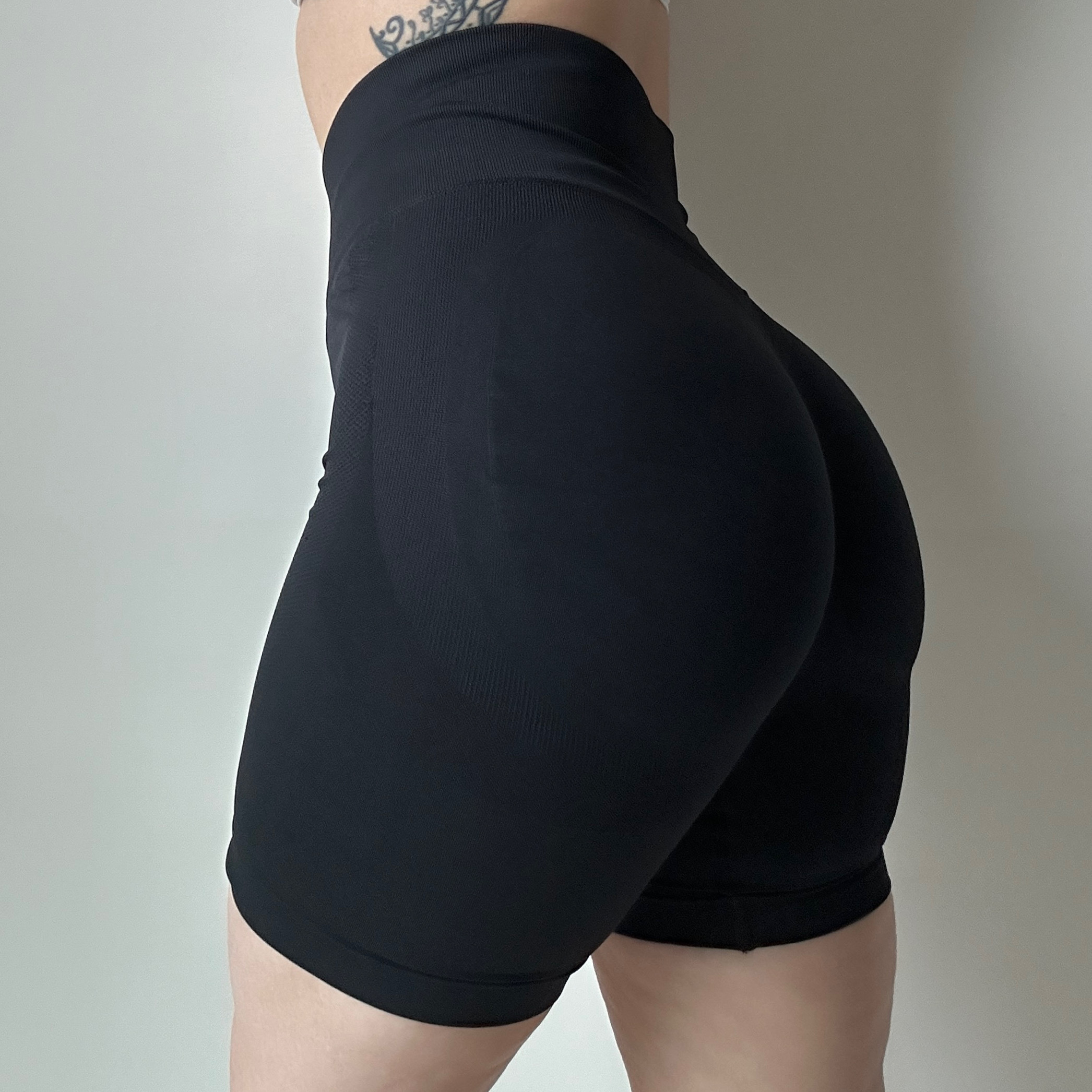 就是黑