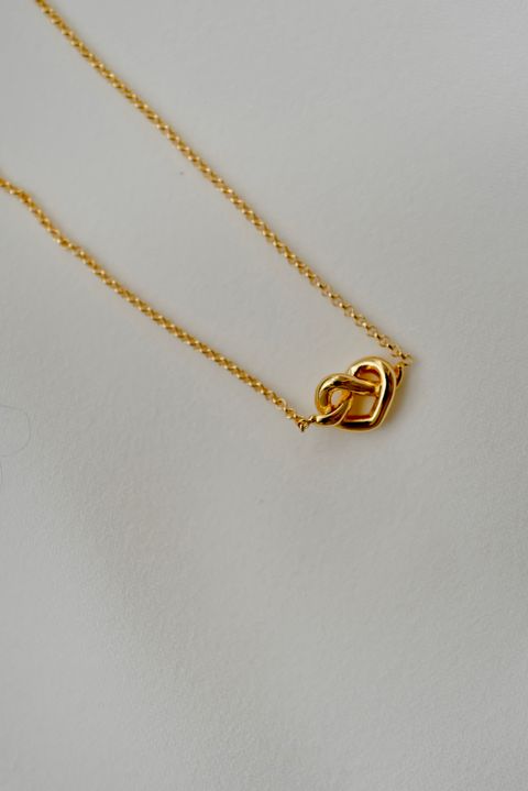 4F8FB01B-1DCA-43F4-9625-C650AF2653E7