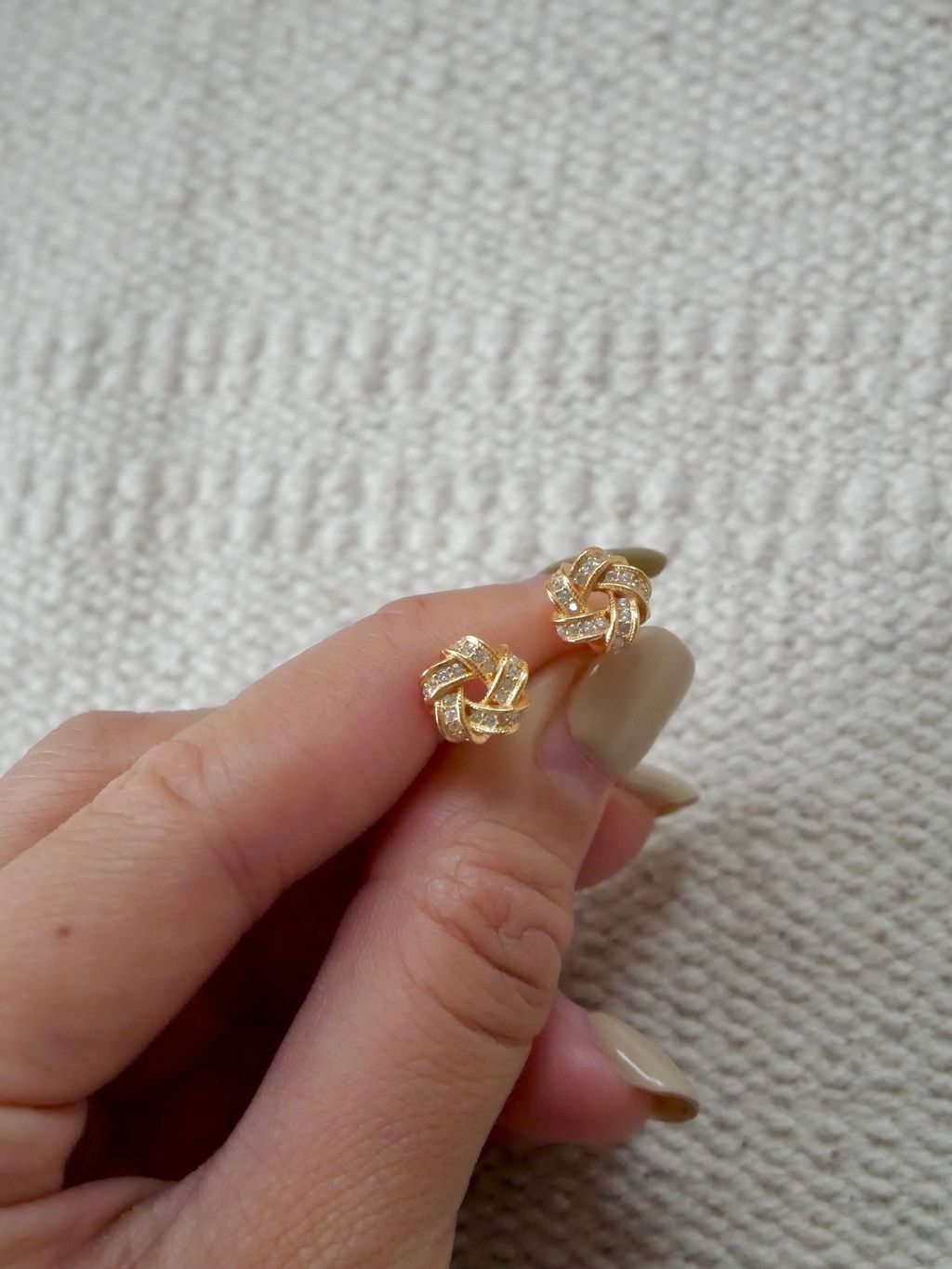 C3859AA0-091E-4E3E-817C-75B707C663F9