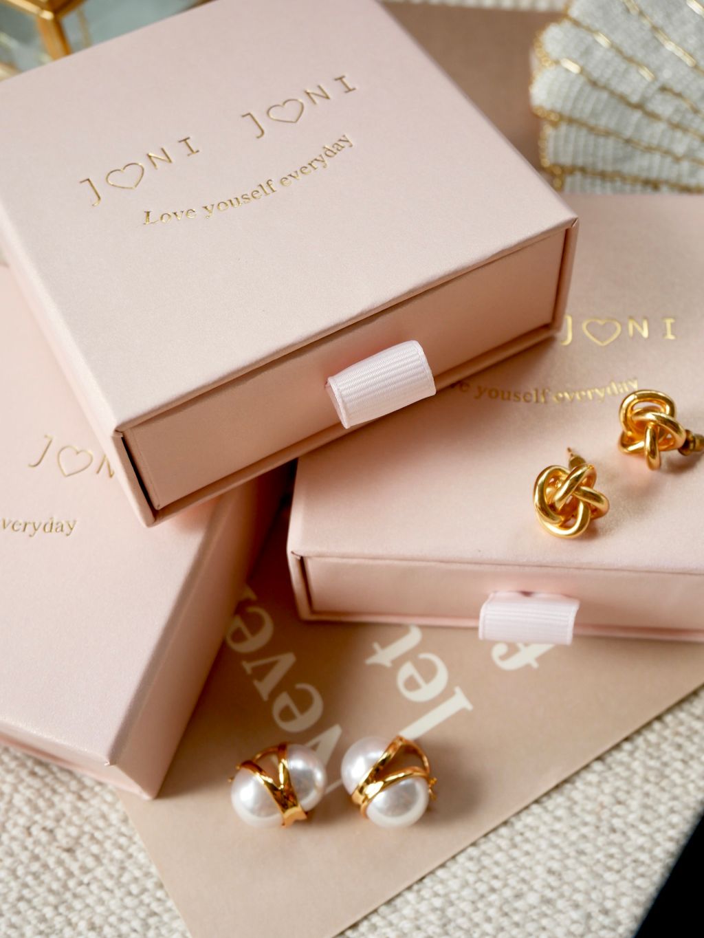 A44C887D-24C1-43A6-AD5F-96BAAAB98AA7