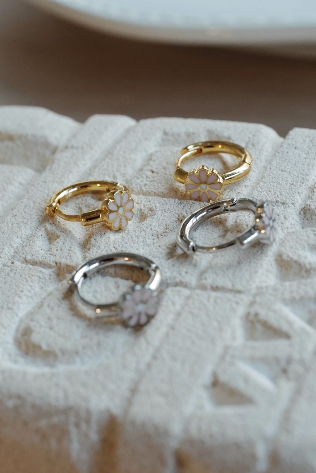 L1220387-1760096147336