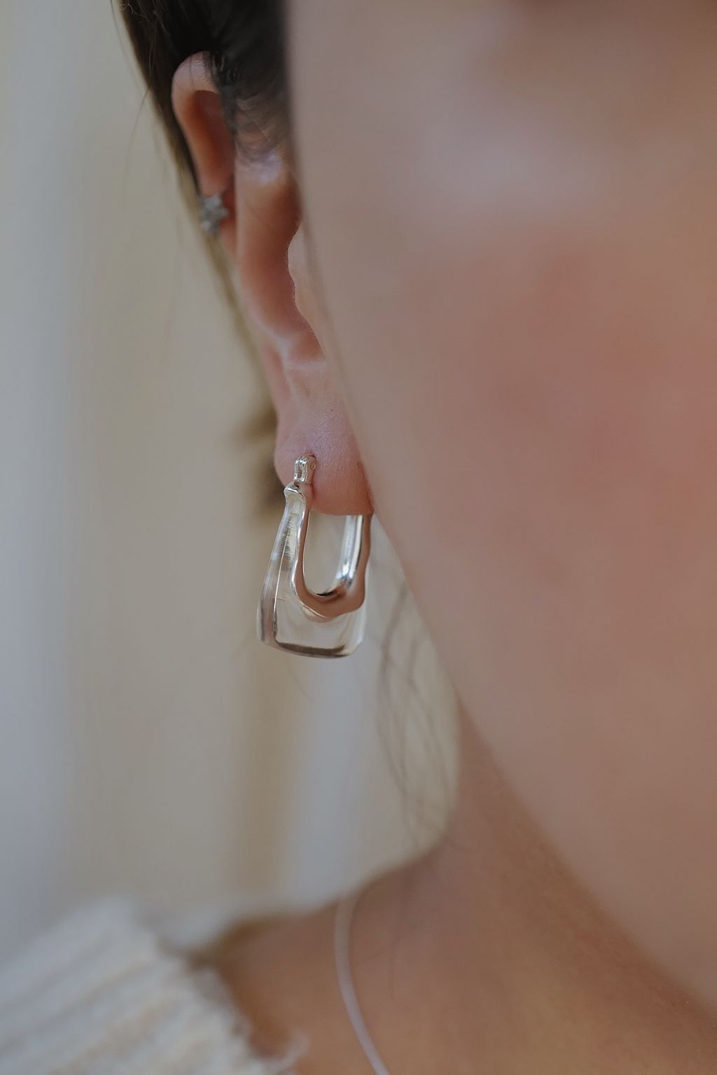 L1230205-1762629519547