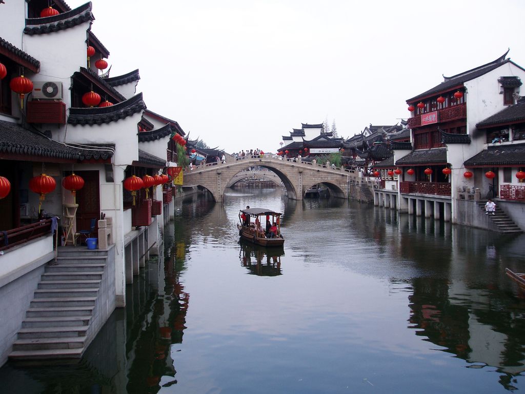 Bridge_at_Nanxi_Street_over_Puhuitang_River,_Qibao