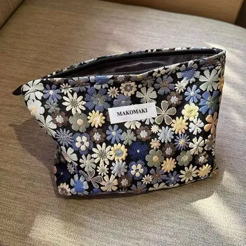 1753511360571-764459744