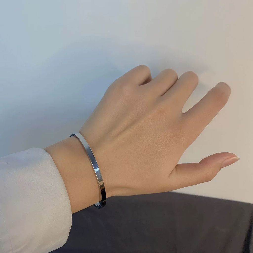 1763090225611-1608145600