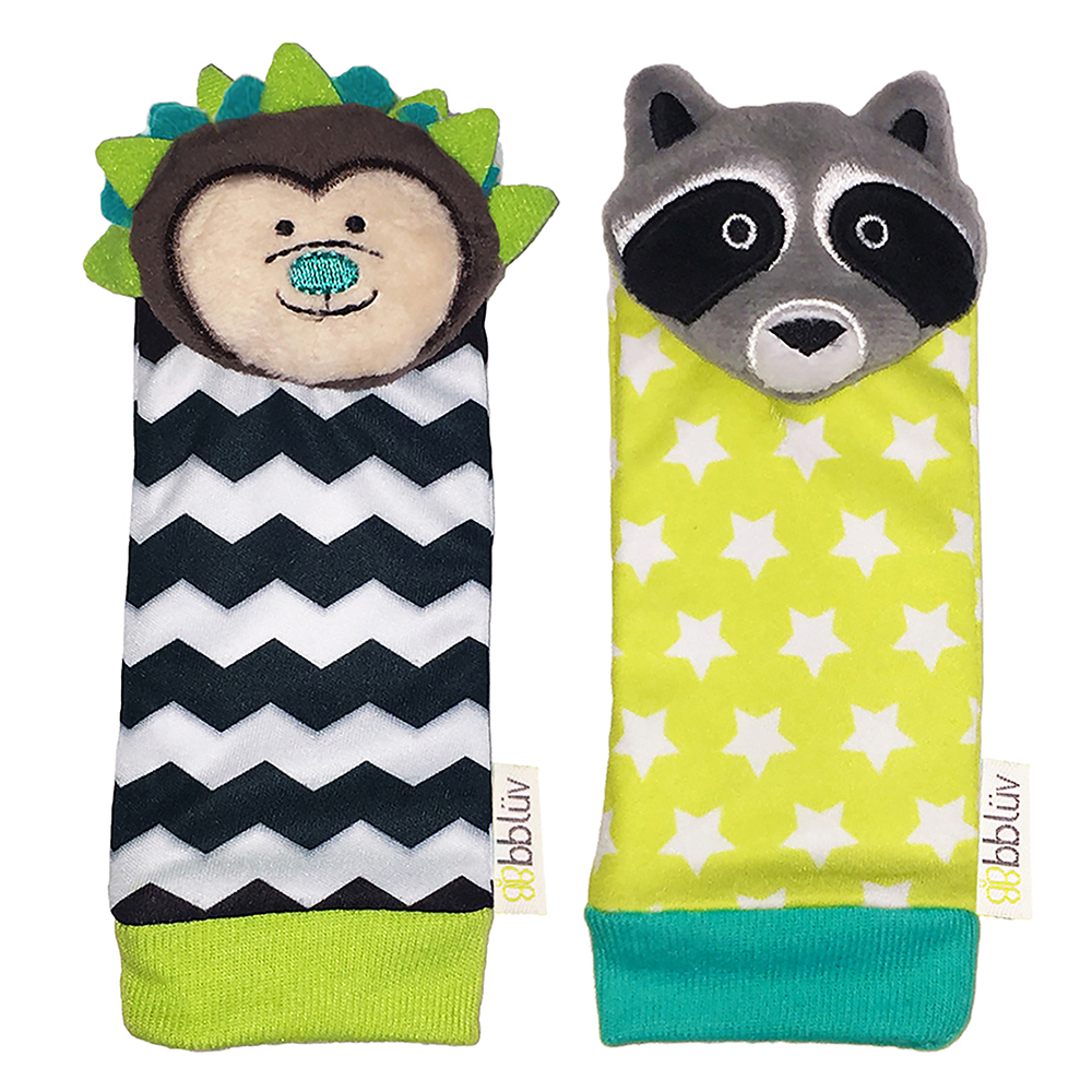 B0141_-_DUO_-_Lifestyle_-_Raccoon_and_Hedgehog_-_White_Background_-__Front_Both_socks