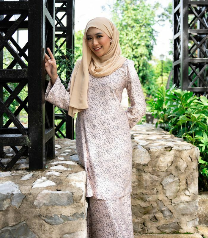 Kurung Haniya (Off White) 2