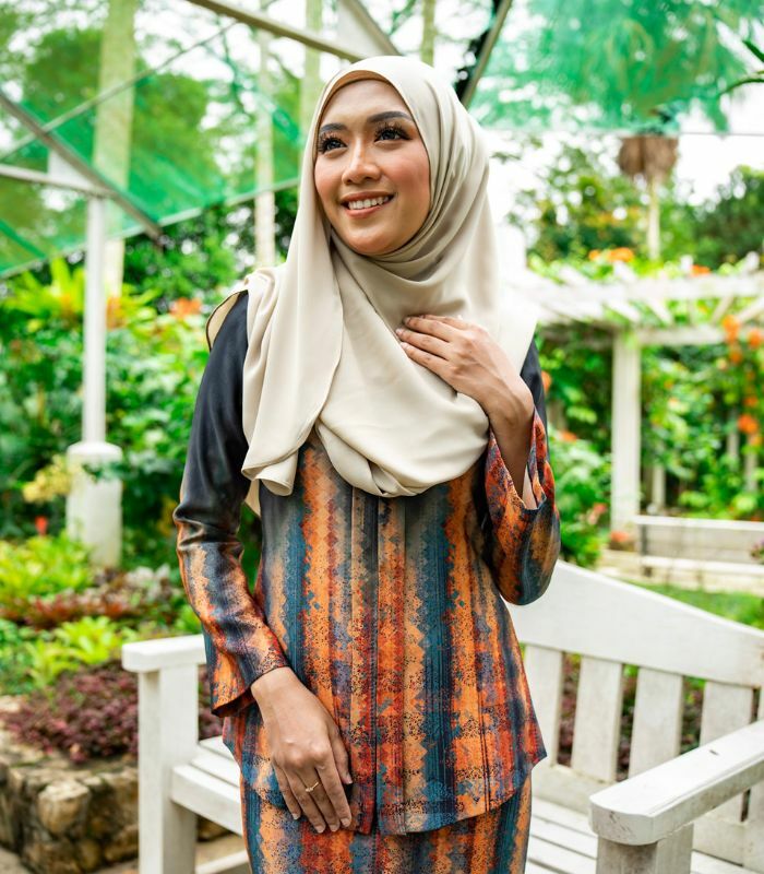 Siddiqa Kebaya (Charcoal Grey) 2