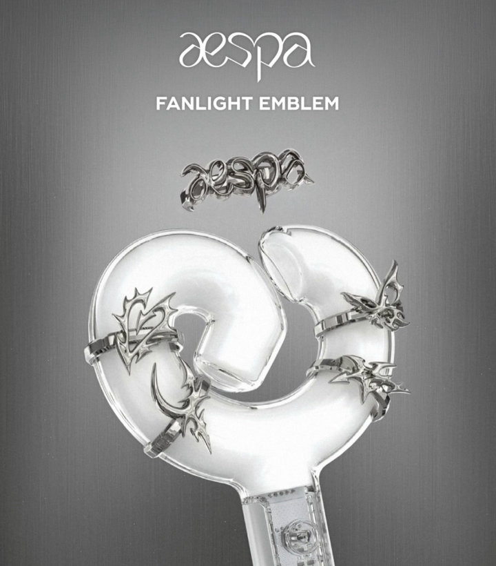 AESPA - FANLIGHT EMBLEM 【官方應援手燈環】（官方週邊） 封面