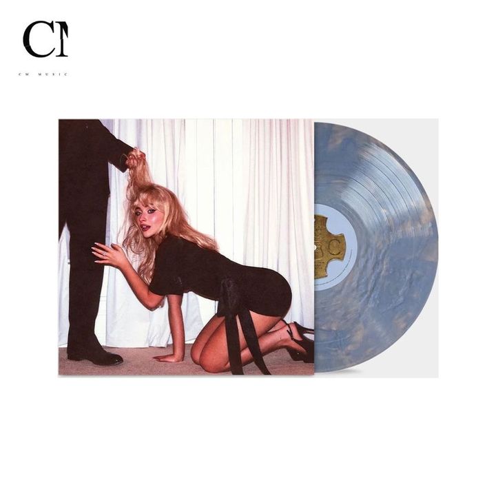 Sabrina Carpenter - Man's Best Friend【官網獨家精裝版｜虹彩藍膠】（黑膠唱片 LP） 封面