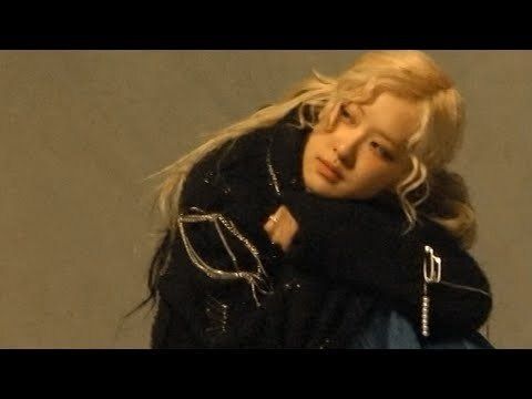 朴彩英 Rosé (BLACKPINK) - 首張專輯: Rosie（Rosé官網限定版｜CD） 內頁 3