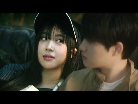 李泳知 Lee Young Ji - 首張迷你專輯: 16 Fantasy ( Photobook 版｜CD ) 內頁 3