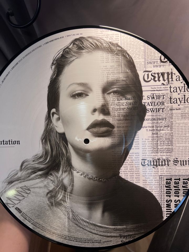泰勒絲 Taylor Swift- Reputation 舉世盛名（圖片彩膠｜黑膠唱片 2LP） 內頁 1
