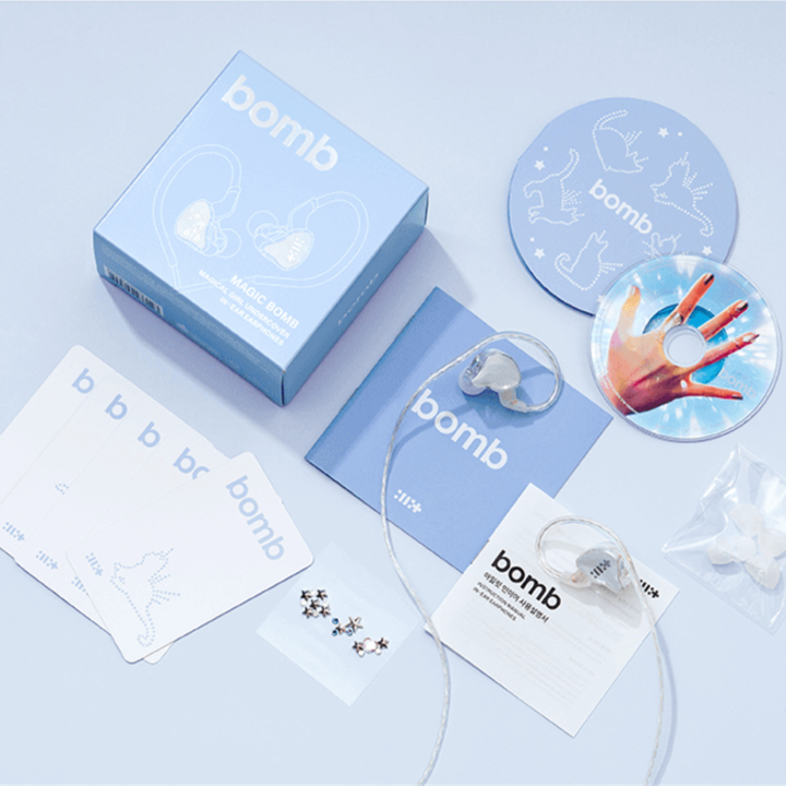 ILLIT - 迷你三輯: Bomb【Merch 版】（CD｜耳機） 內頁 1