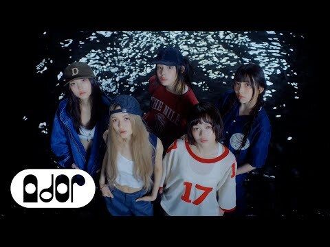 NewJeans- How Sweet (一般版｜CD) 內頁 1
